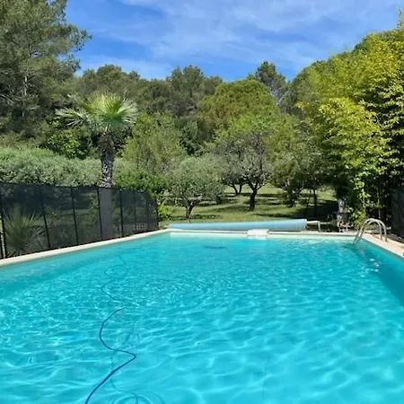 Le Du Mas Bagard